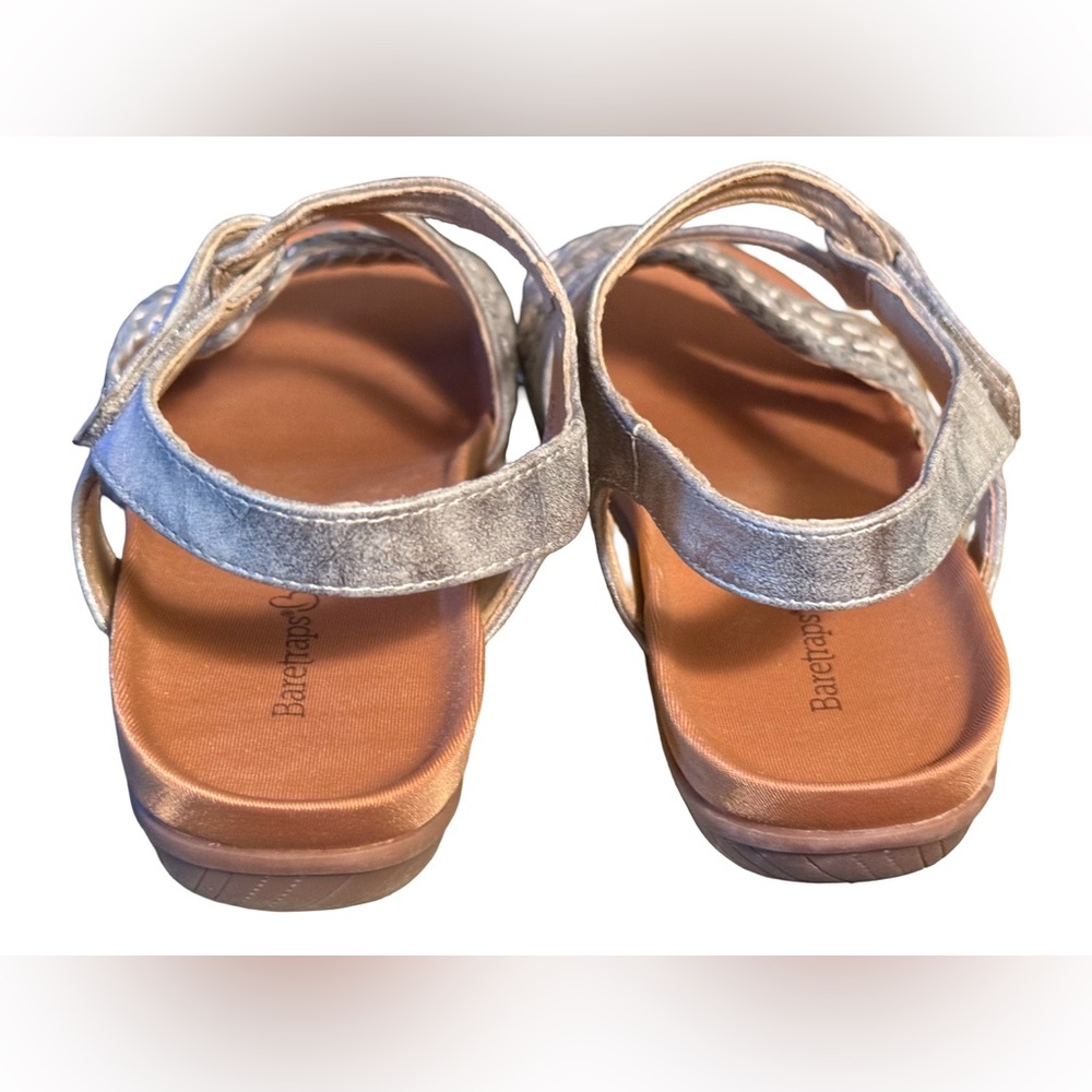 Baretraps EUC Sz 8.5 Jalen Silver Strappy Sandals
Man Made Materials (SH181) - Picture 7 of 11